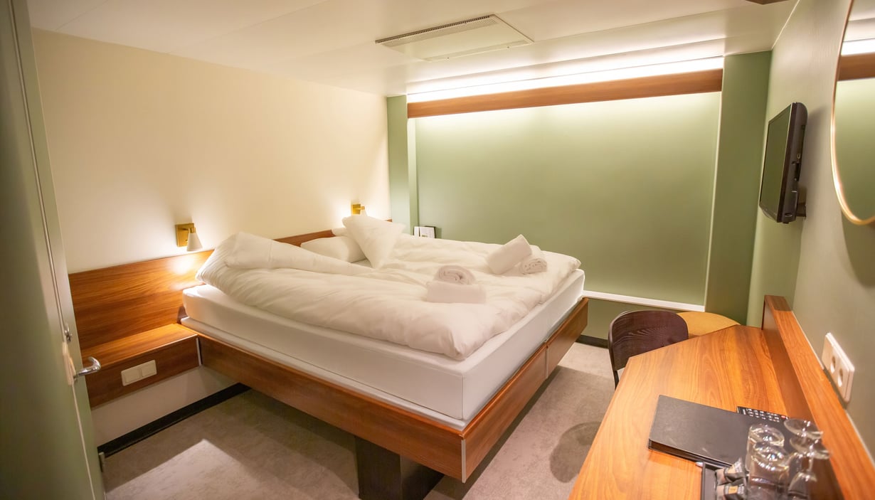 2-seng Commodre Class kahyt på Crown W2_WL