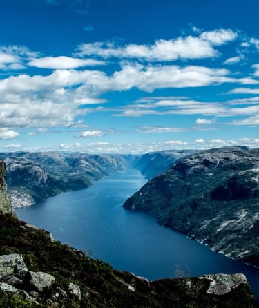 Kjerag op fra Lysebotn - FotoKredit Carl Cerstrand