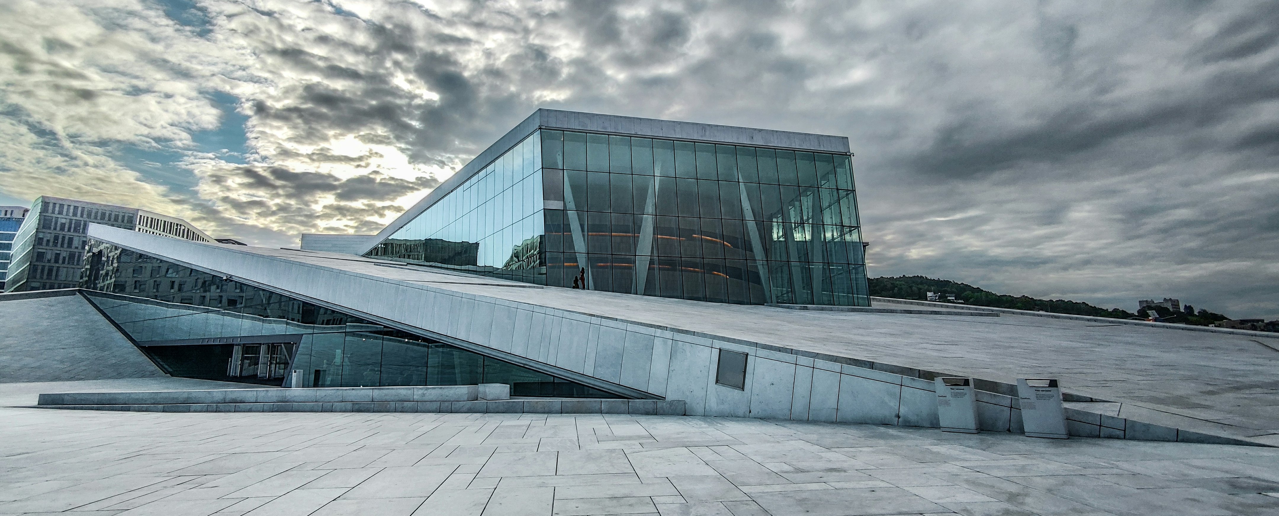 Oslo Operaen set nedefra