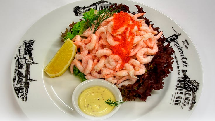 Rejetallerken med citron og sauce på Engelbrekt Café i Oslo.