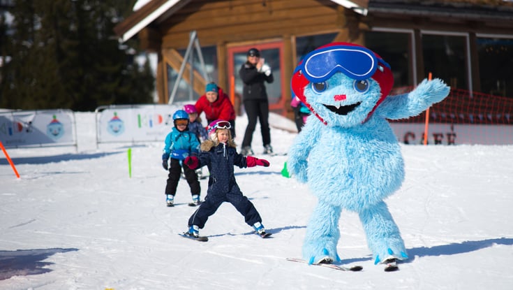 Maskot på ski i Kvitfjell