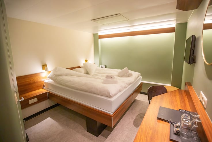 2-seng Commodre Class kahyt på Crown W2_WL