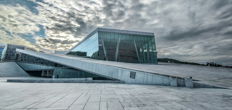 Oslo Operaen set nedefra