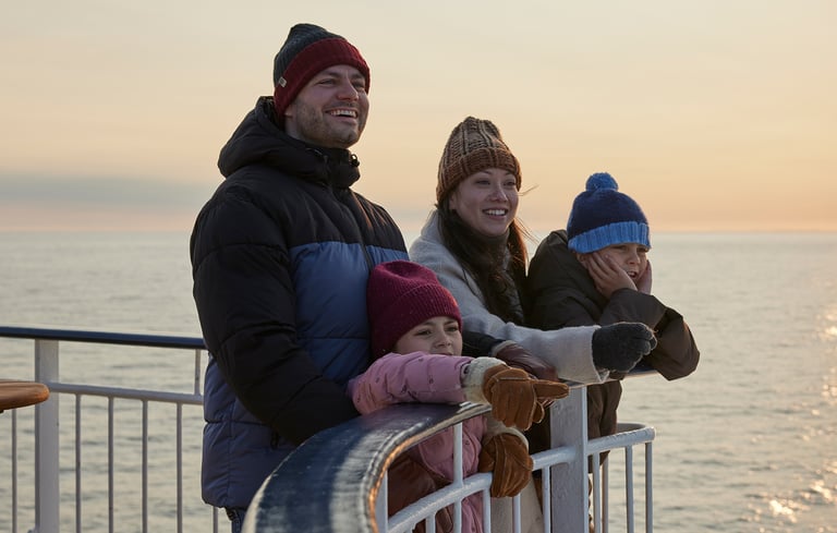 Familie om bord vinter