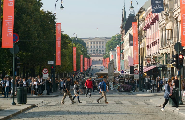 Travl gade på Karl Johans gate i Oslo.